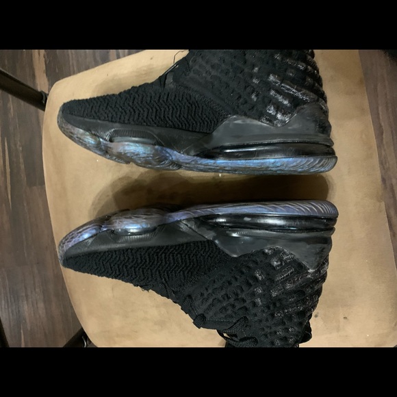 Lebron 17s size 8 - Picture 3 of 5